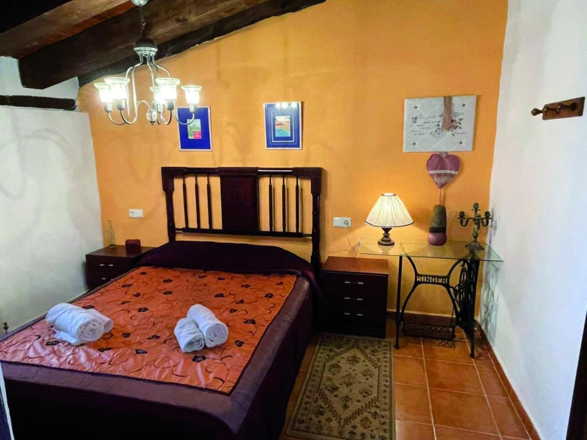 Casa Rural Vicenta 1750 Альбентоса Экстерьер фото