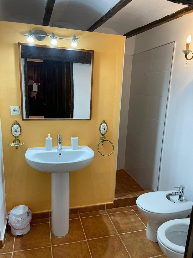 Casa Rural Vicenta 1750 Альбентоса Экстерьер фото