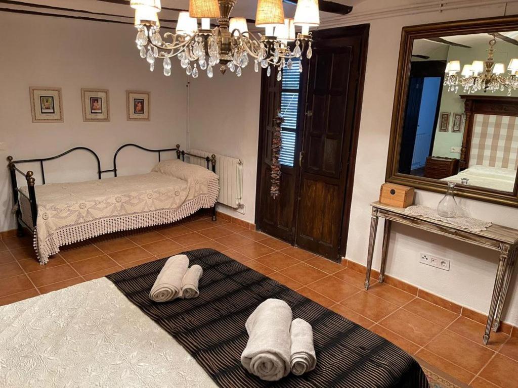 Casa Rural Vicenta 1750 Альбентоса Экстерьер фото