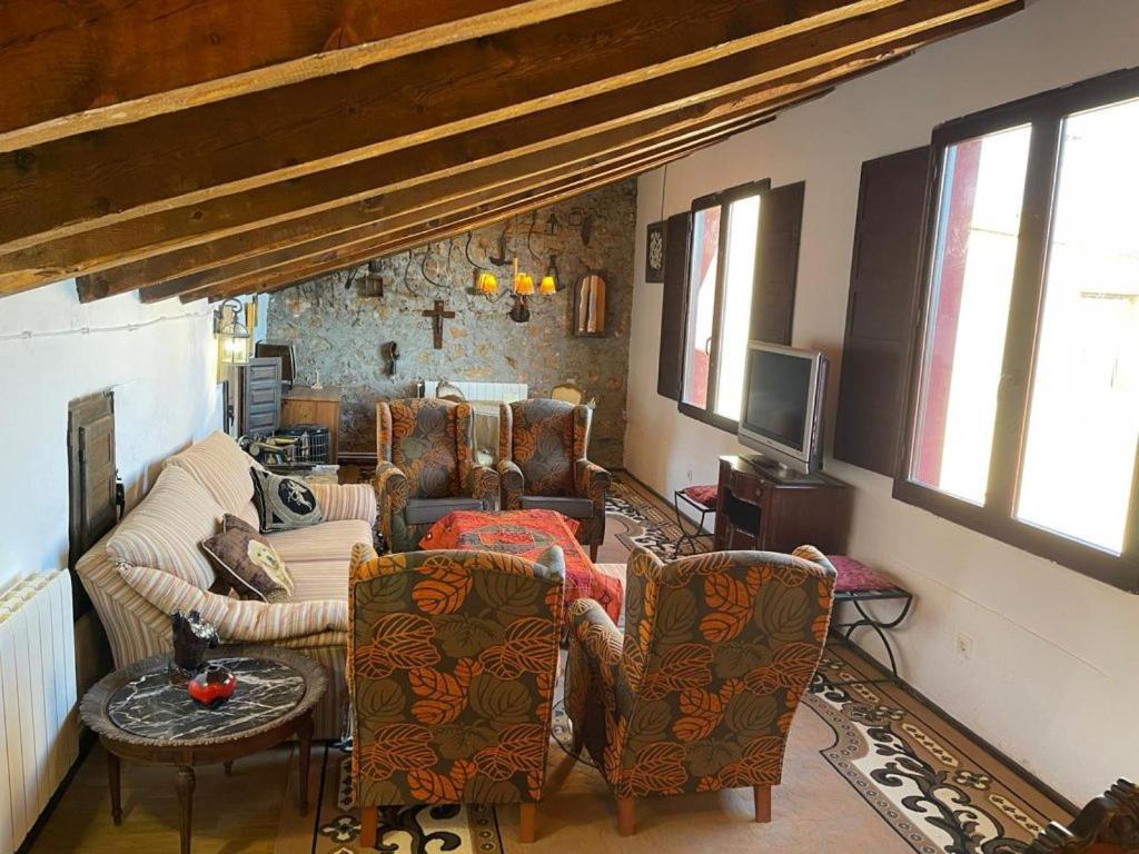 Casa Rural Vicenta 1750 Альбентоса Экстерьер фото